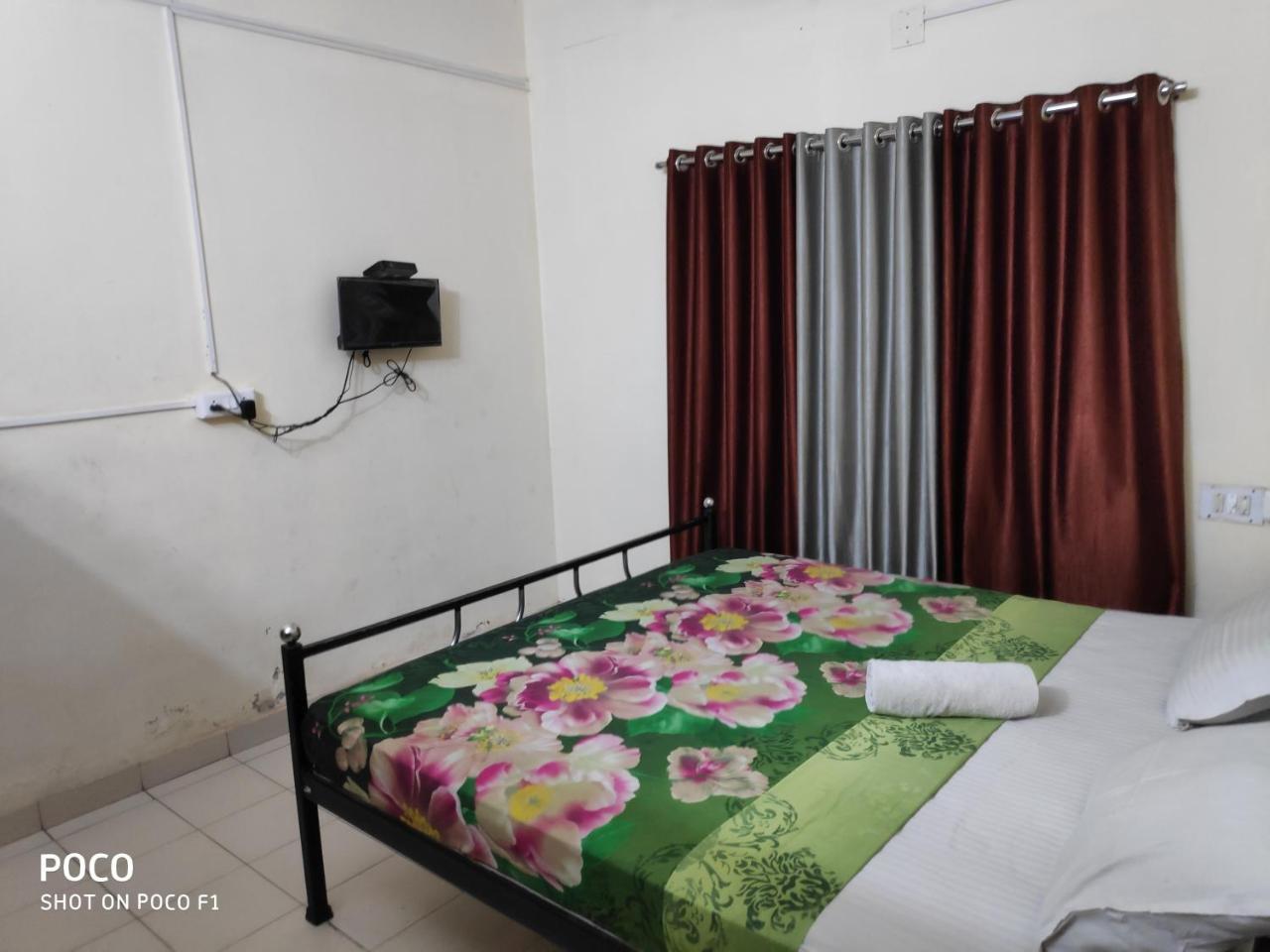 Hotel Silver Space Эрнакулам Экстерьер фото